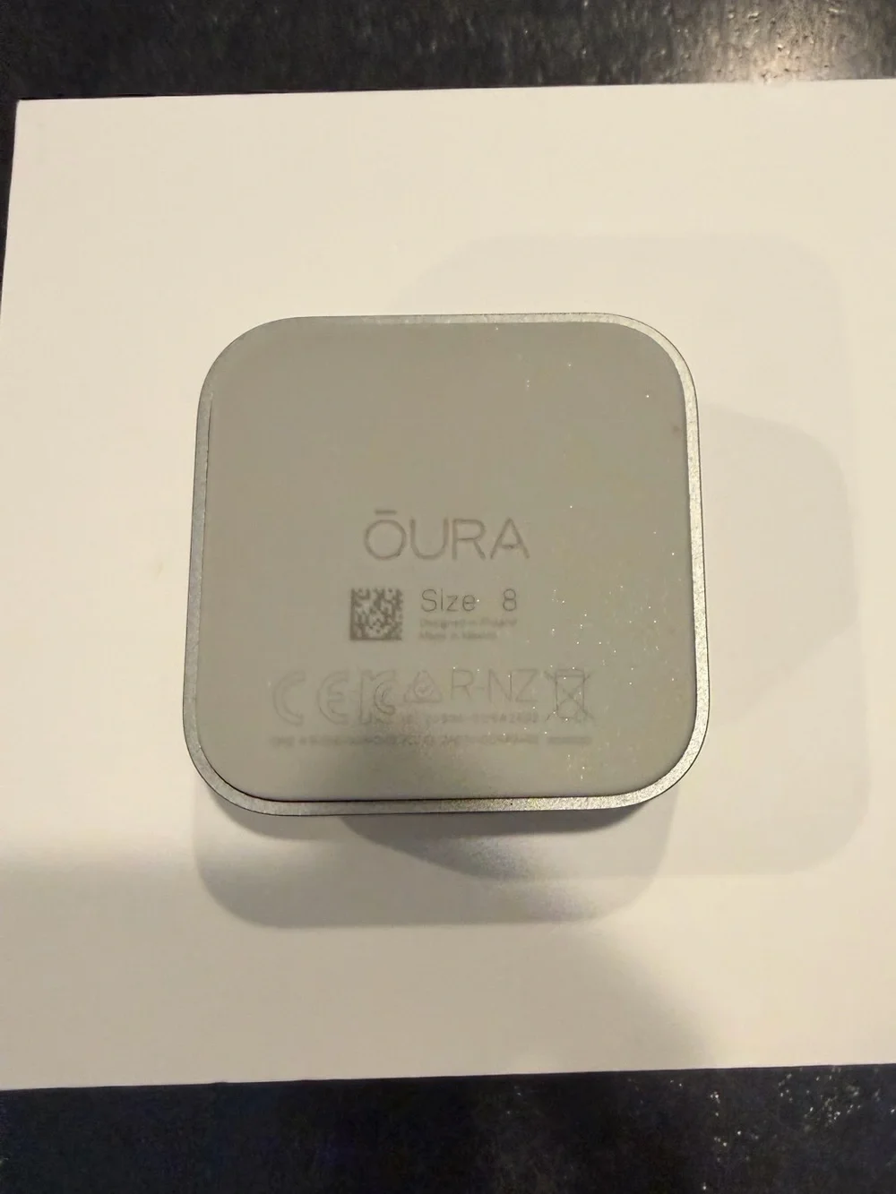 ŌURA Ring Gen 4, Silver, Sz 8 - w Charger & Dock